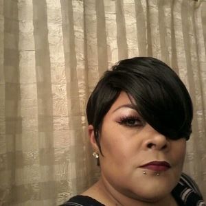 Meet your Posher, Leslie